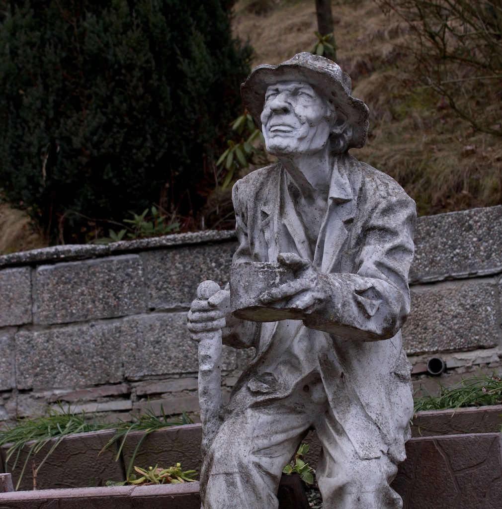 beggar, the statue, figure-4891334.jpg