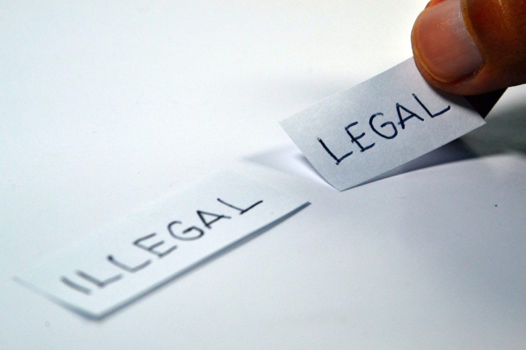 legal, illegal, choose-1143114.jpg